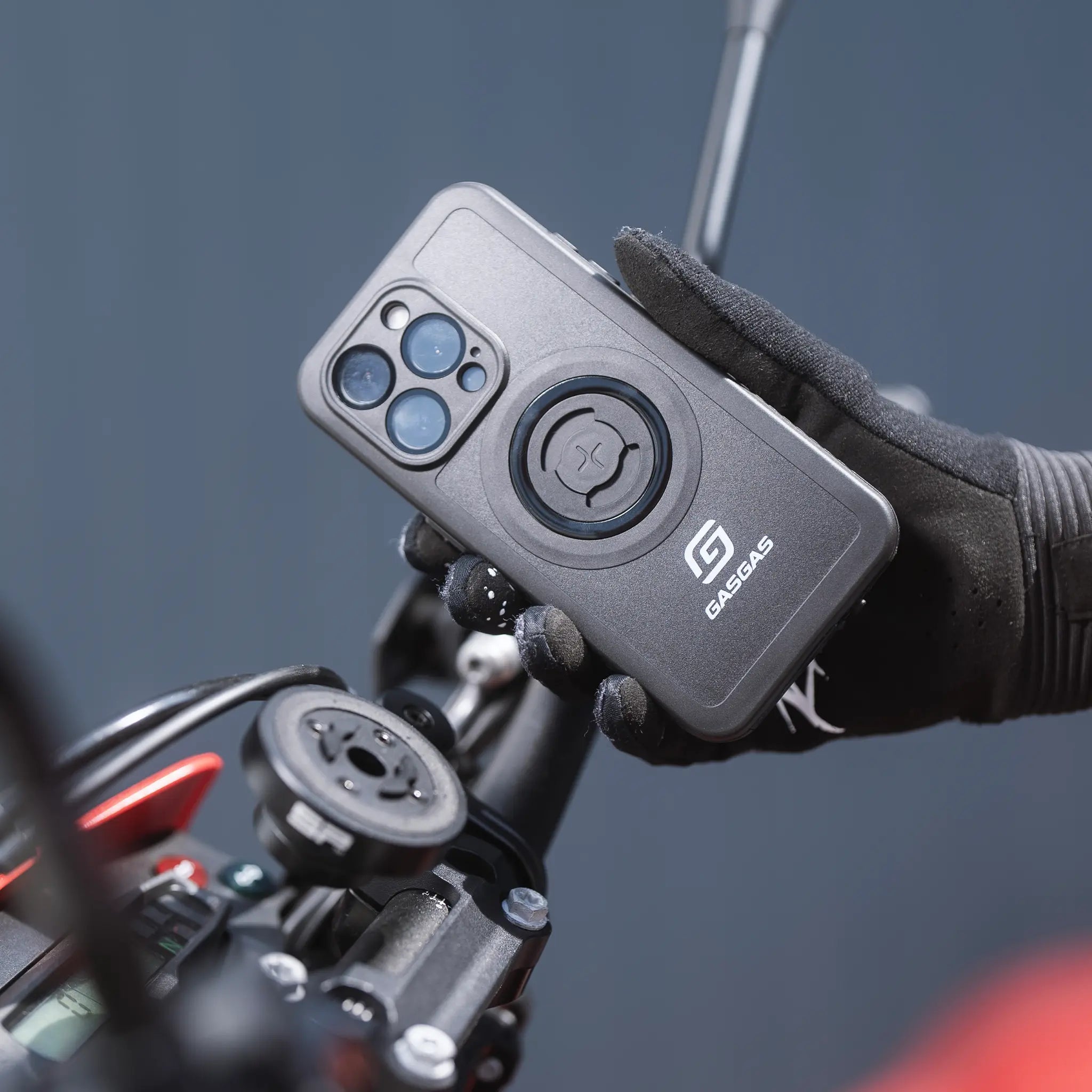 SP Connect GasGas Logo Small coque iPhone 16 Pro moto
