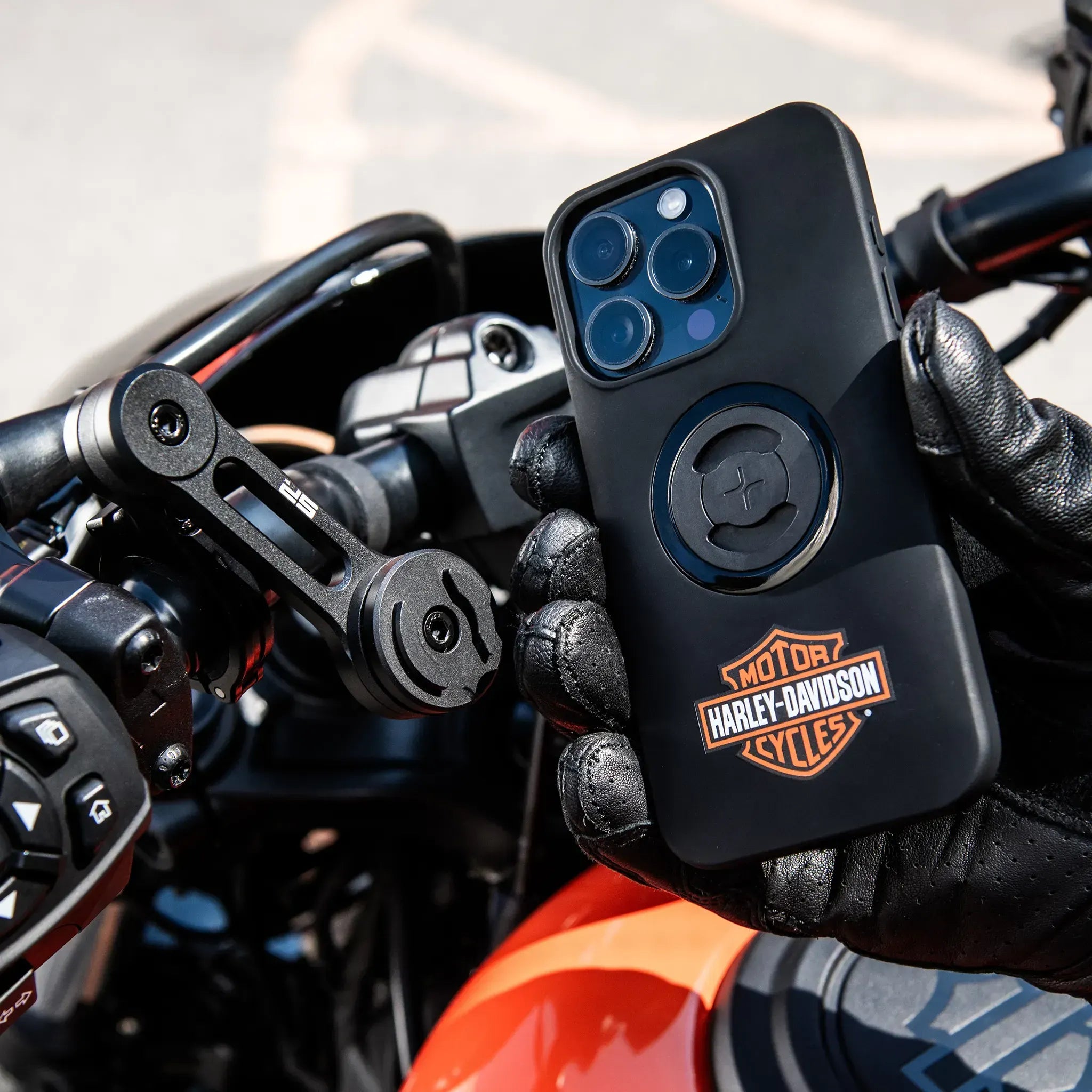SP Connect Harley-Davidson coque moto Classic B&S iPhone 16 Pro