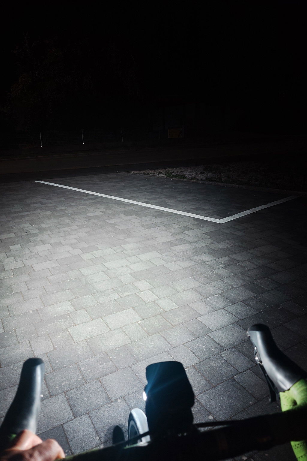 Ravemen FR1100 lampe vélo avant 1100 lumens fixation guidon
