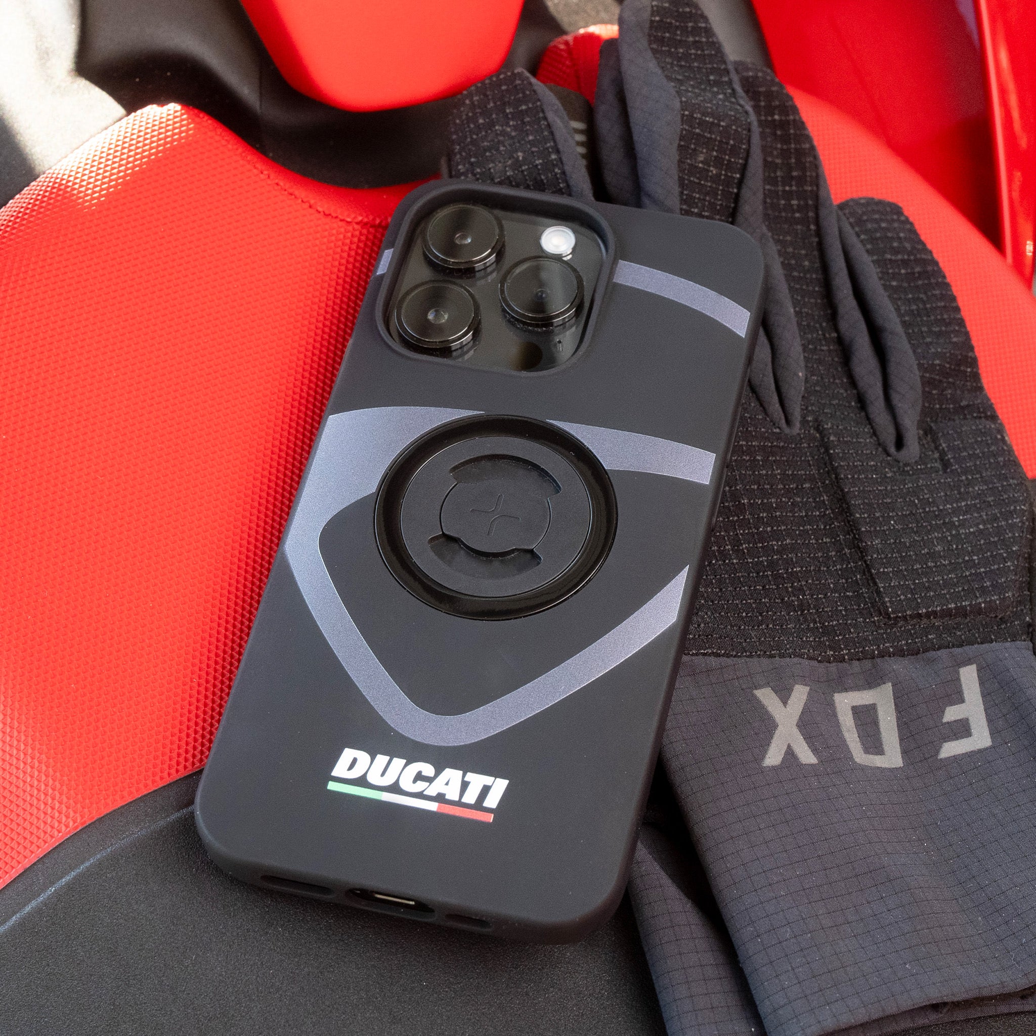 SP Connect Ducati Shield coque iPhone 16 Pro fixation guidon