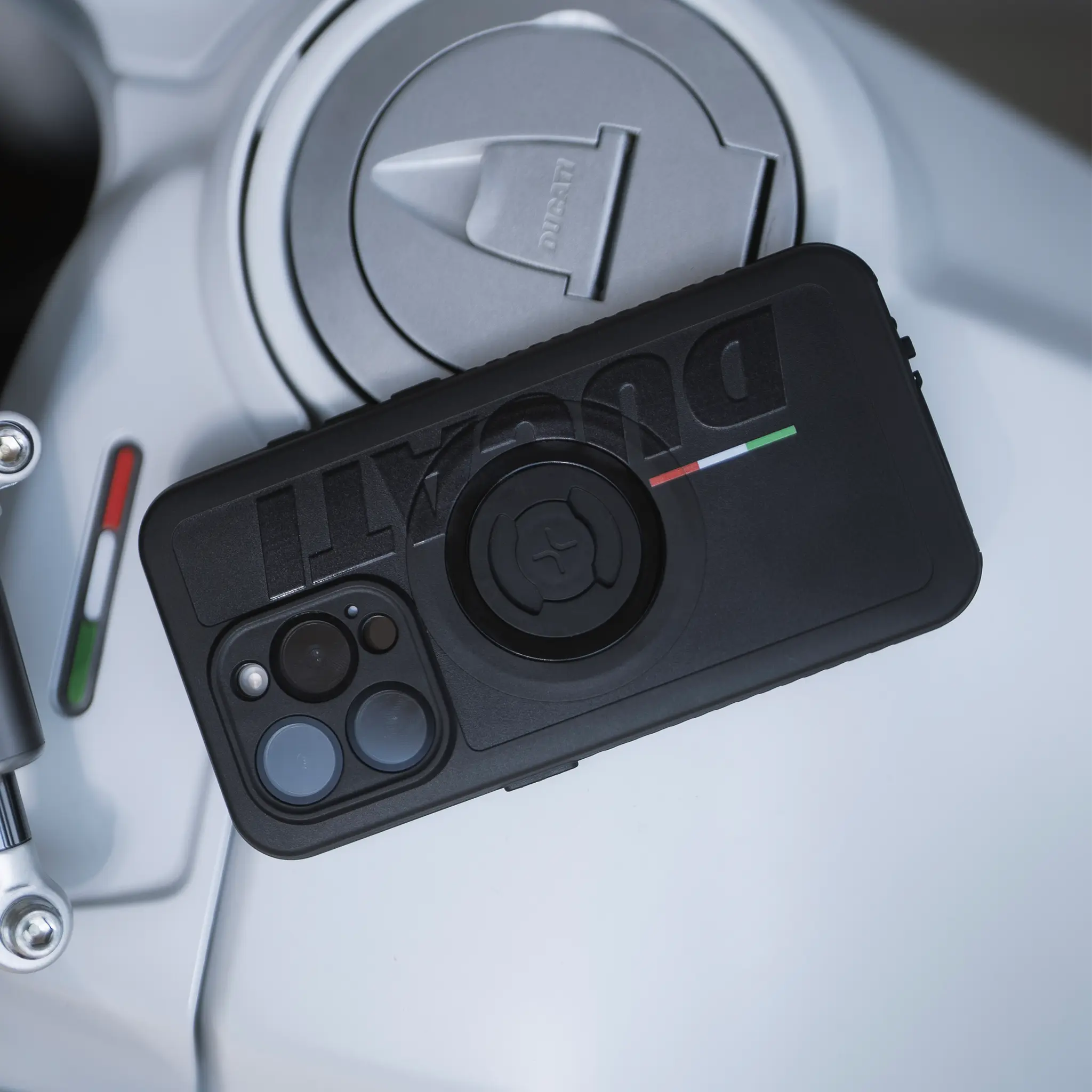 SP Connect Ducati Phone Case Flag coque iPhone 17