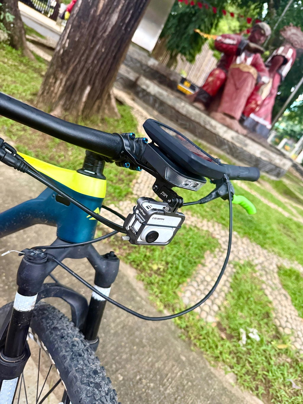 Ravemen FR1100 lampe vélo avant 1100 lumens fixation guidon
