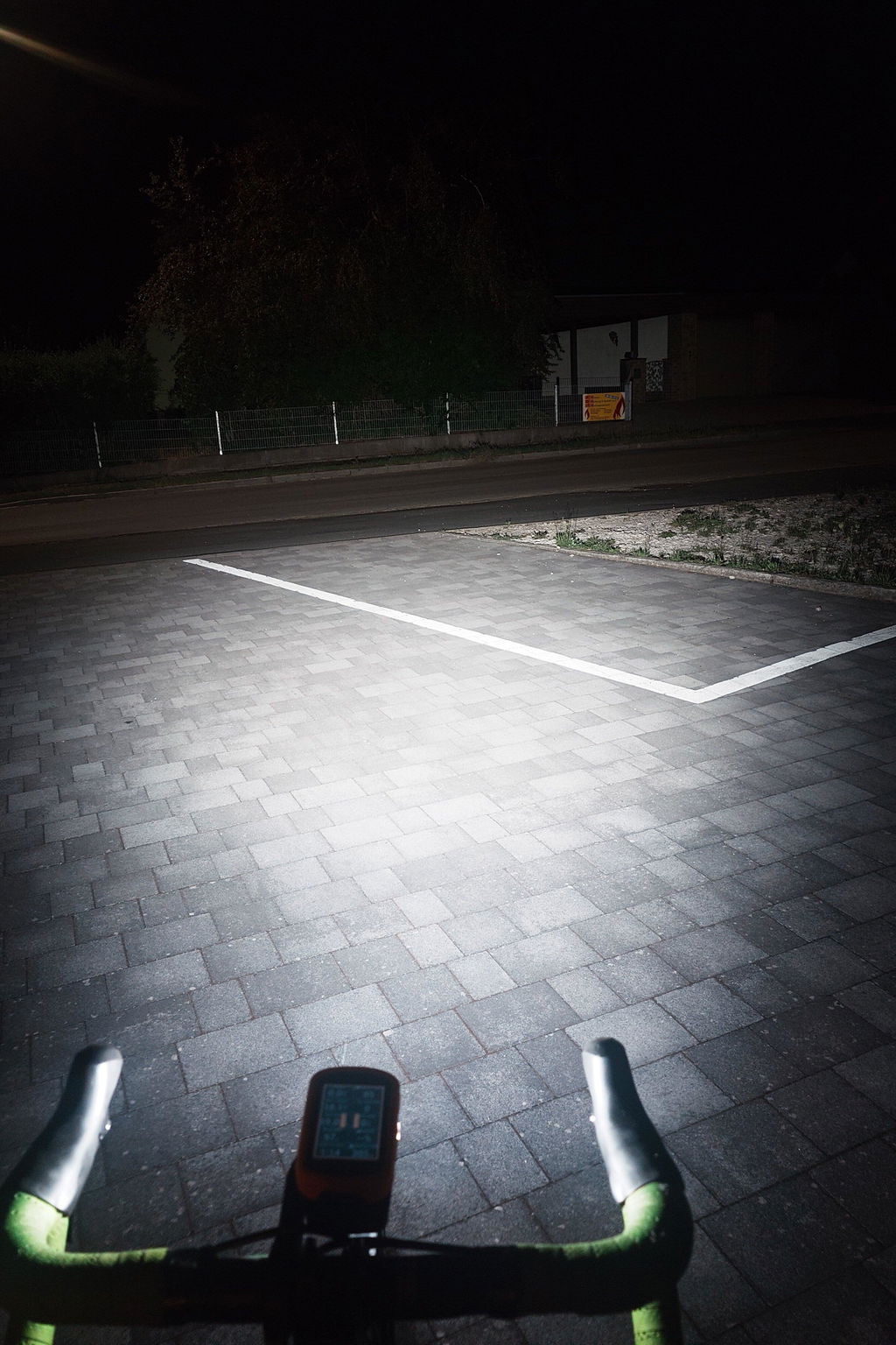 Ravemen FR1100 lampe vélo avant 1100 lumens fixation guidon