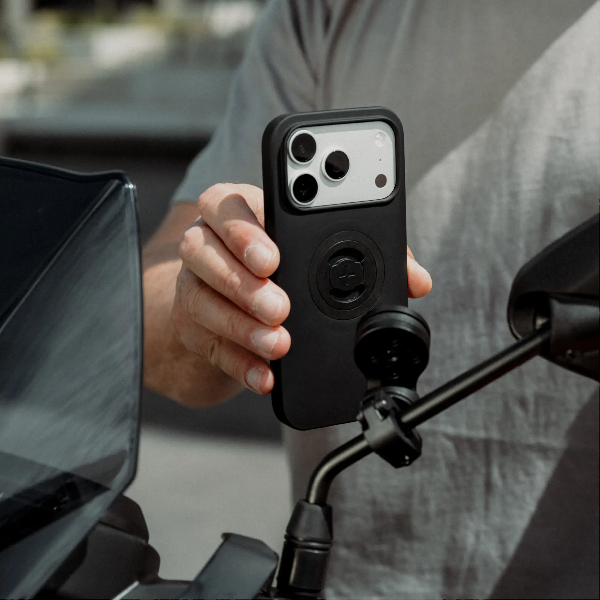 SP Connect Mirror Mount Pro support moto rétroviseur