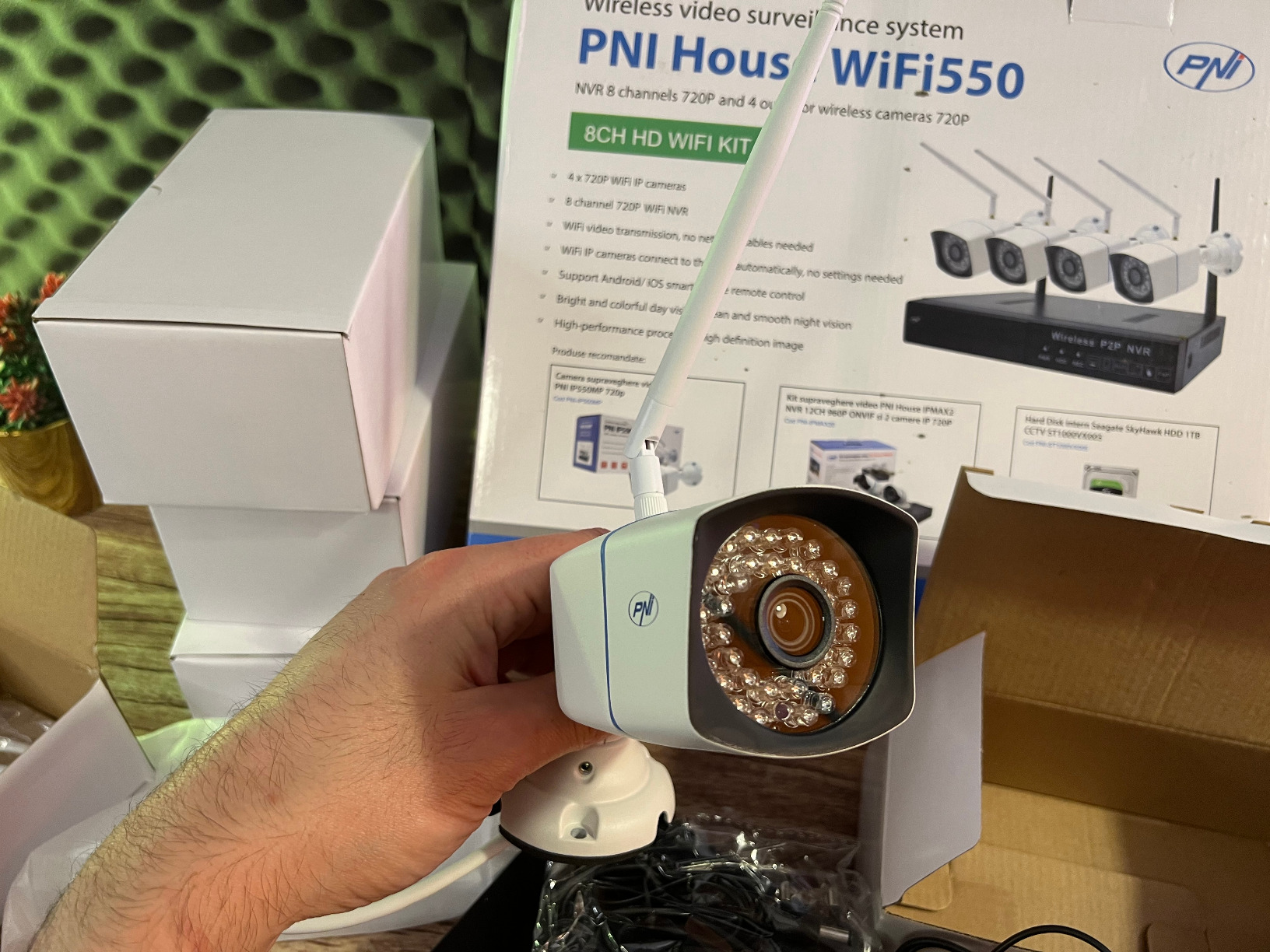 PNI House WiFi550 kit vidéosurveillance 4 caméras NVR 8 canaux