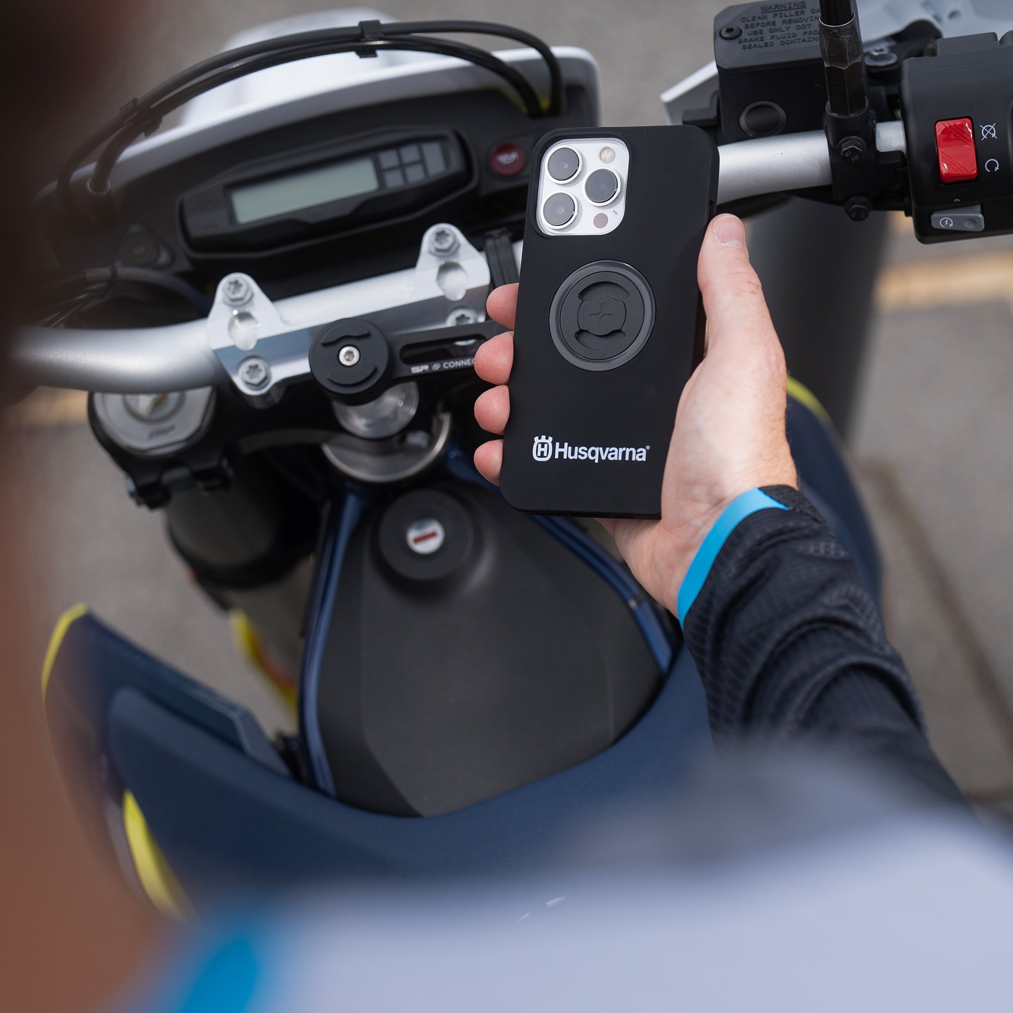 SP Connect Husqvarna Bar Logo coque iPhone 16 Pro moto