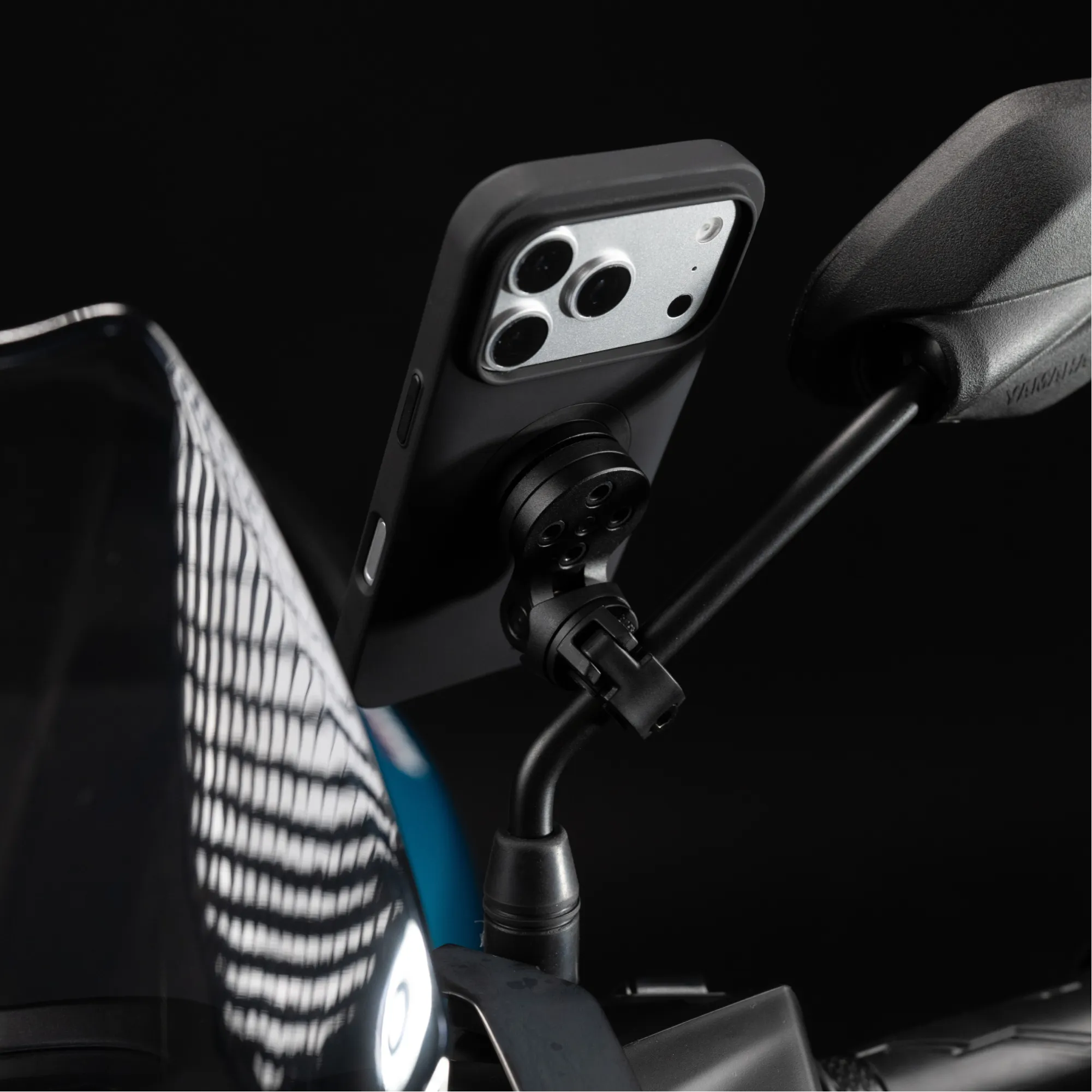 SP Connect Mirror Mount Pro support moto rétroviseur